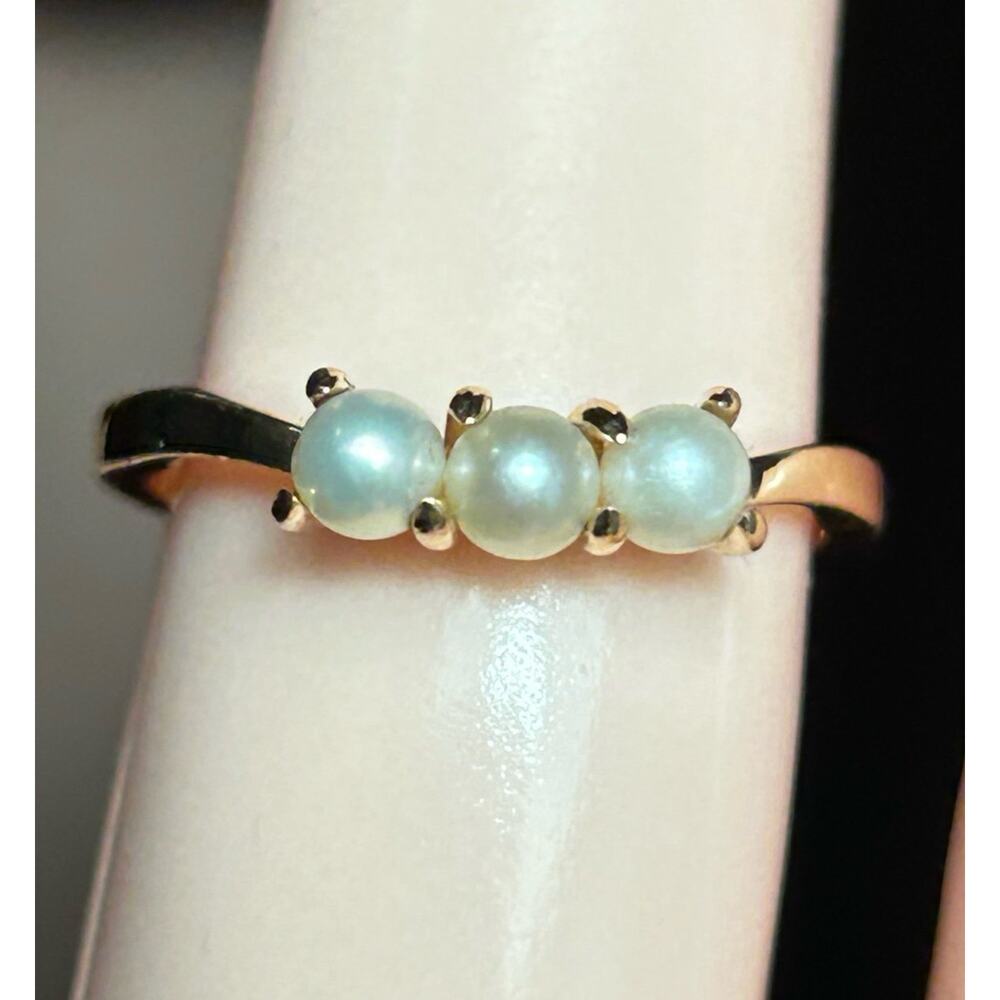 Vintage 14k solid yellow gold 3 pearls ring stacking Ring size 5.5 fine jewelry